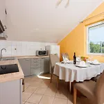 Apartman Davor *