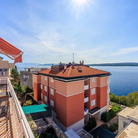 Apartament Davor *